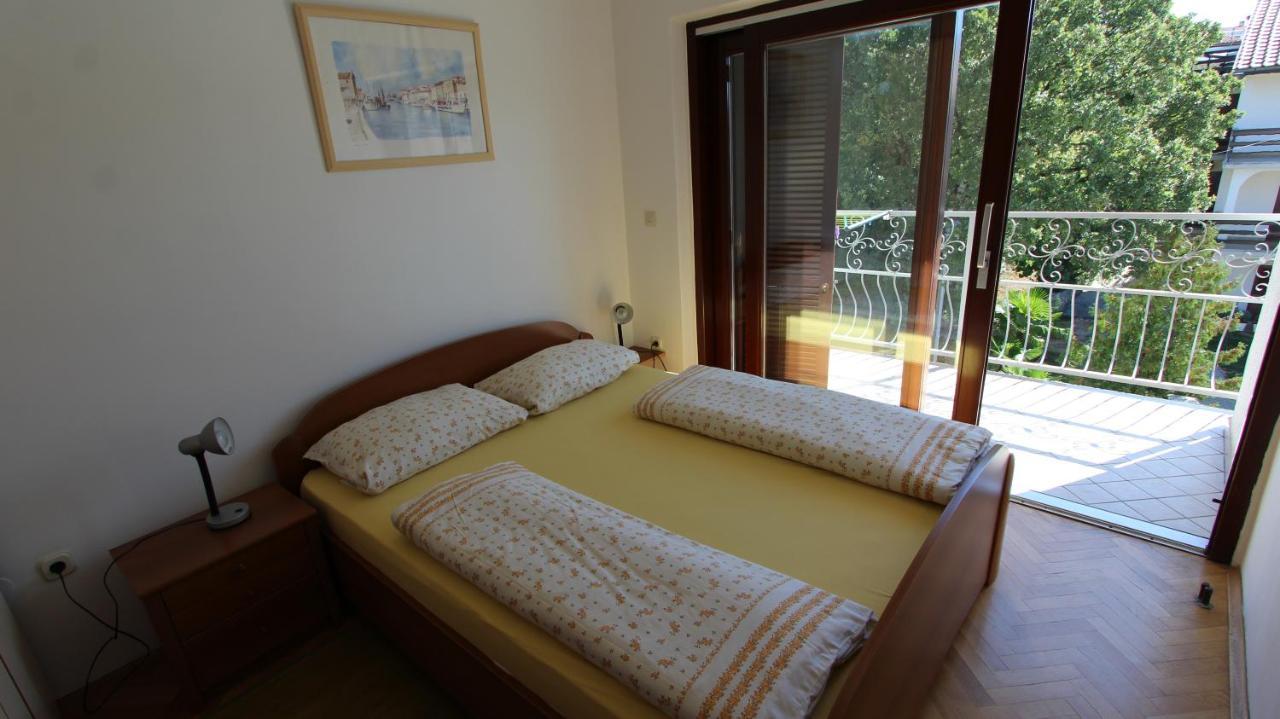 Apartmani Totic Malinska Bagian luar foto