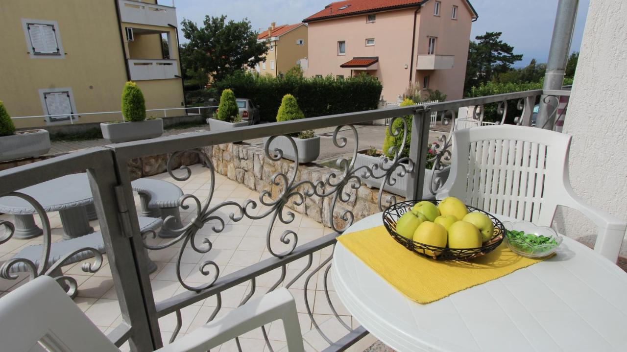 Apartmani Totic Malinska Bagian luar foto