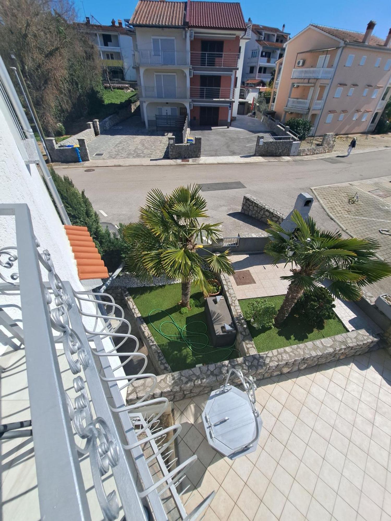 Apartmani Totic Malinska Bagian luar foto
